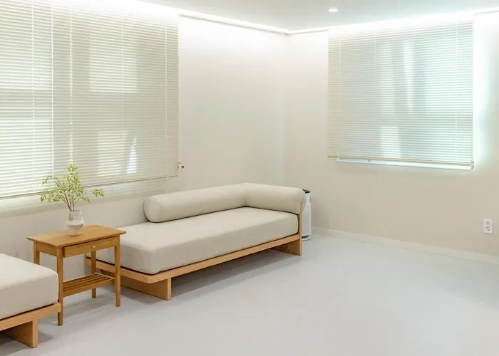 3f Rootshouse Staion Busan