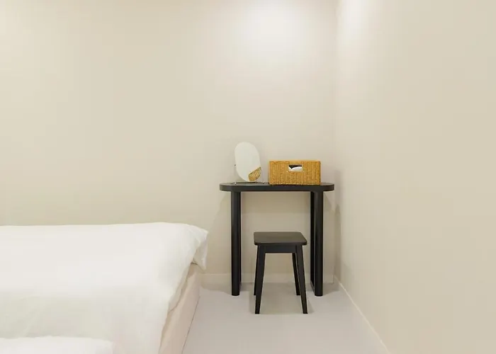 3f Rootshouse Staion * Busan